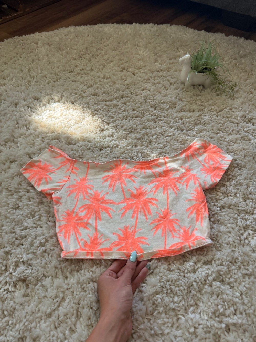 Lightweight off-shoulder Neon Coral Miami on tree beach vibes, vintage Palm-Prin